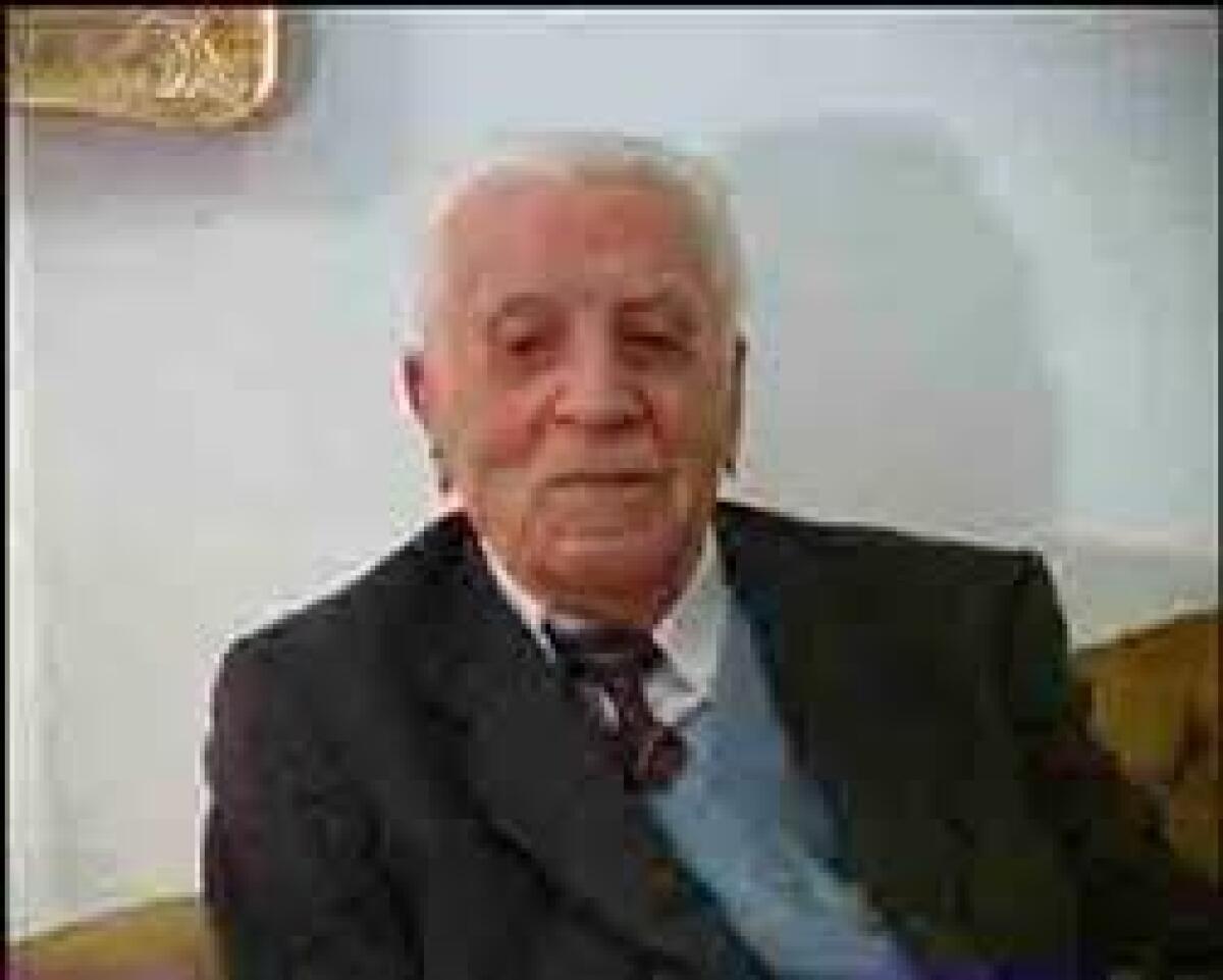 Pietro Mazzamuto con i romanzi ispirati a Centuripe - 