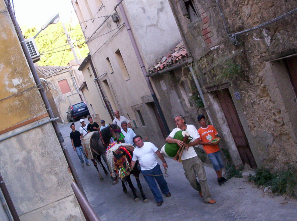 Enna. La festa di Maria SS. di Valverde (ultima domenica di agosto) - video processione