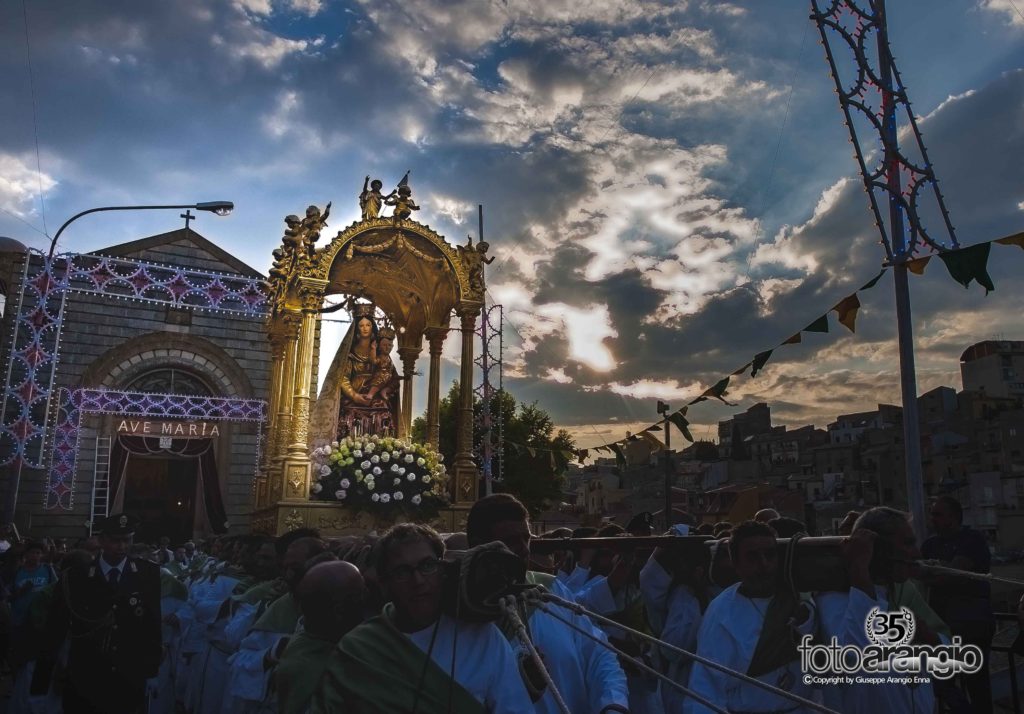 Enna. La festa di Maria SS. di Valverde (ultima domenica di agosto) - video processione
