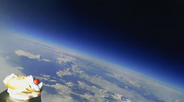 SICILIAN SPACE PROGRAM: lancio di un cannolo siciliano nello spazio