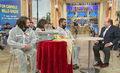 Il ritorno della banda del cannolo. I ragazzi di Enna inviano nello spazio un mini schermo con video della Sicilia