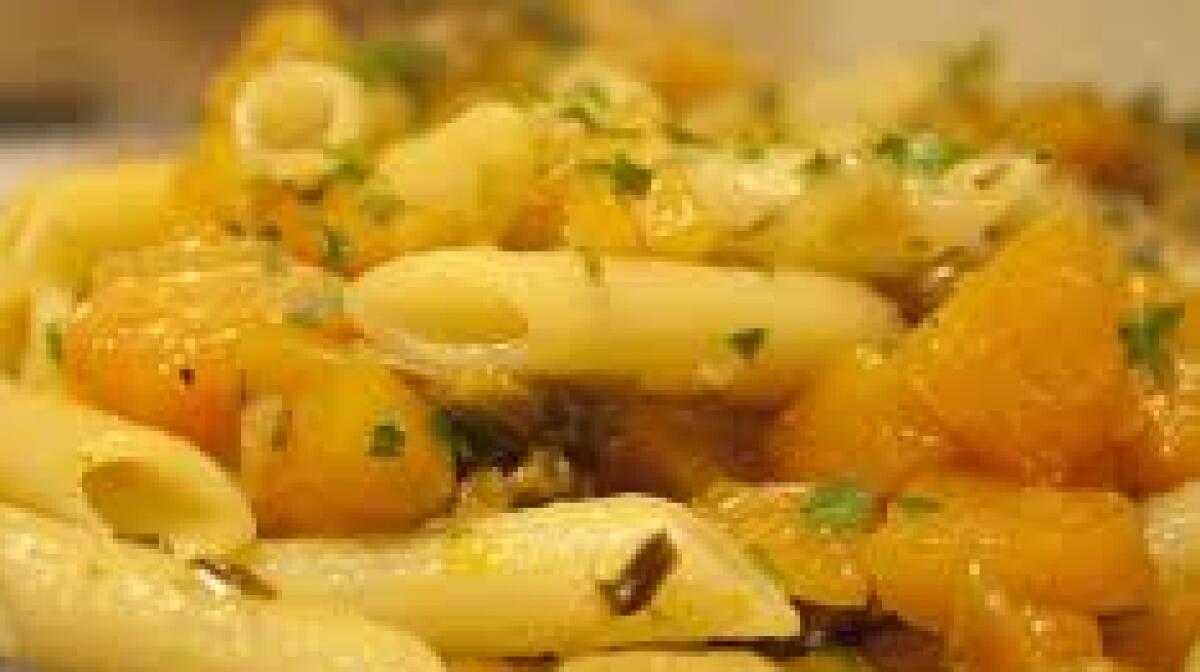 Maccheroncini con zucca e amarelle - 