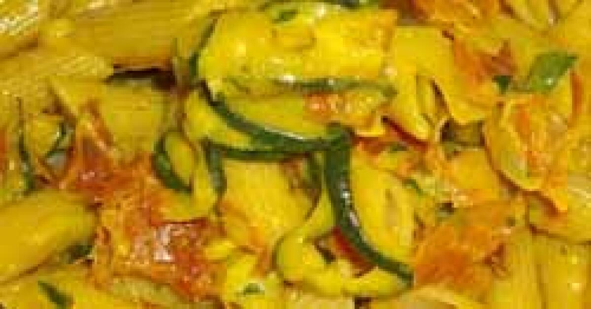 Pennette in salsa di speak zucchine e mentuccia - 