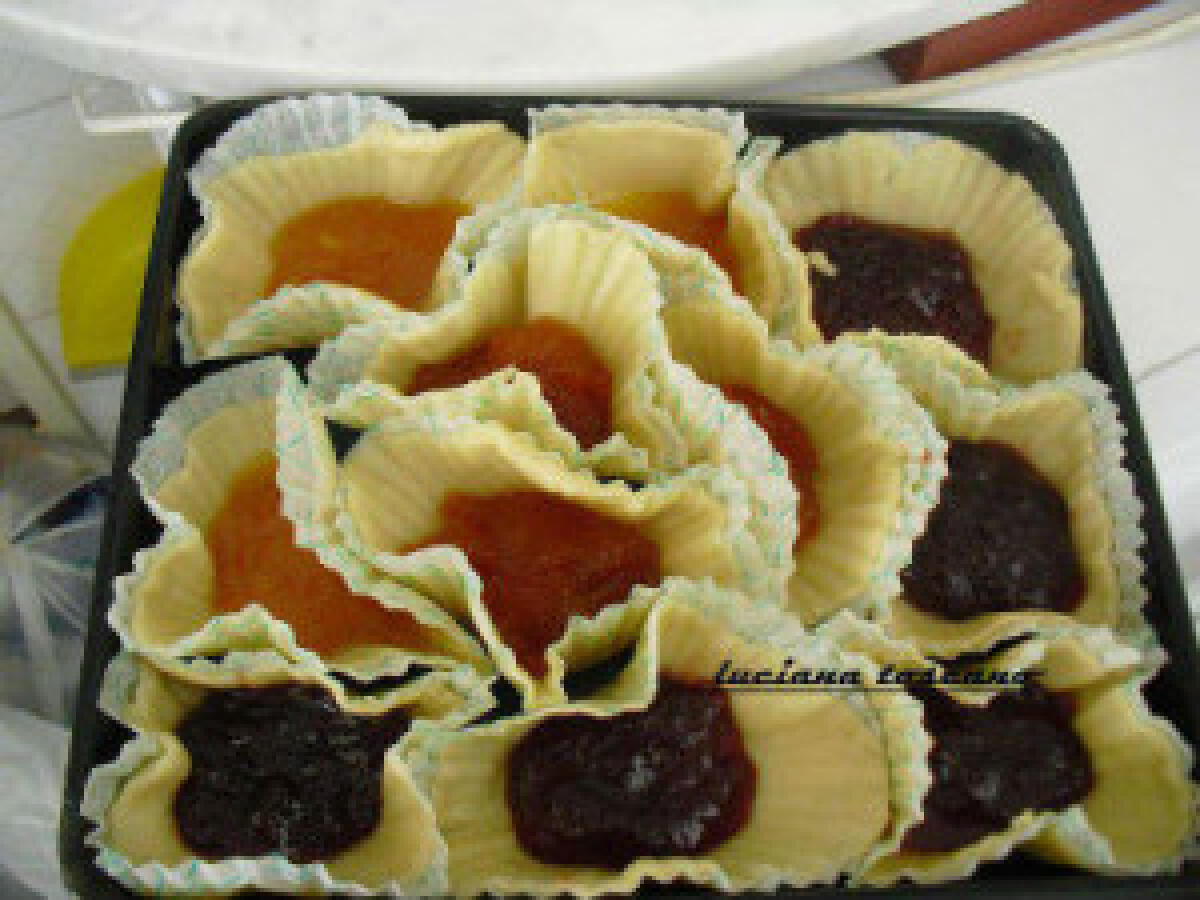 Crostatine di marmellata con ciliege, arance, albicocca, fragola e amarena - 