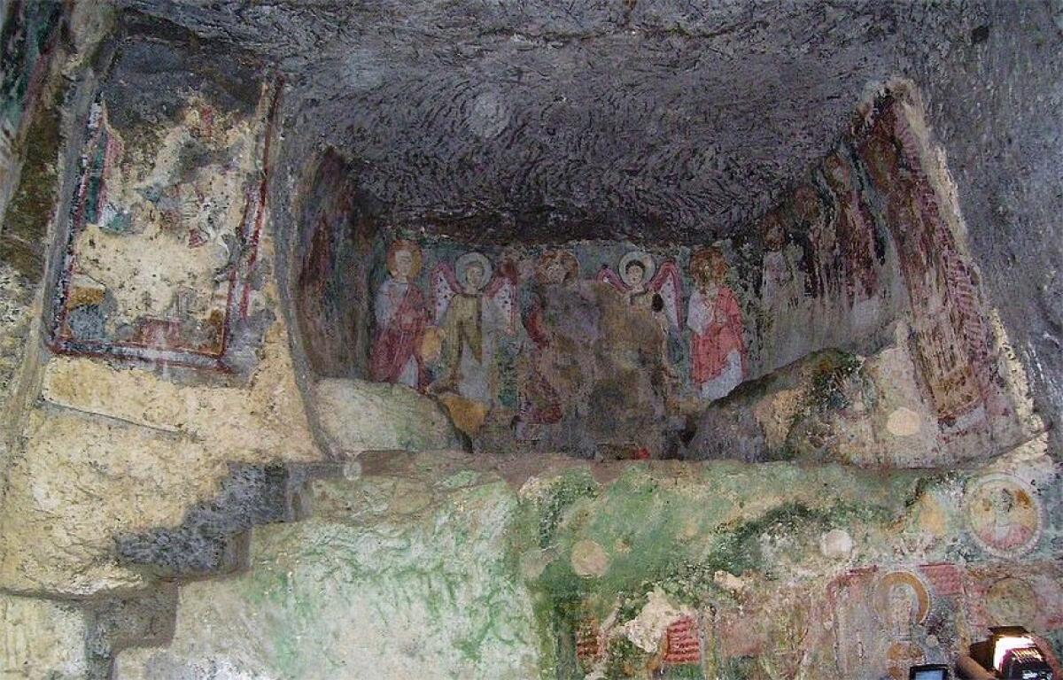 √i√i - Enna. Altra ruspa: gravemente danneggiata la chiesetta di San Calogero - 