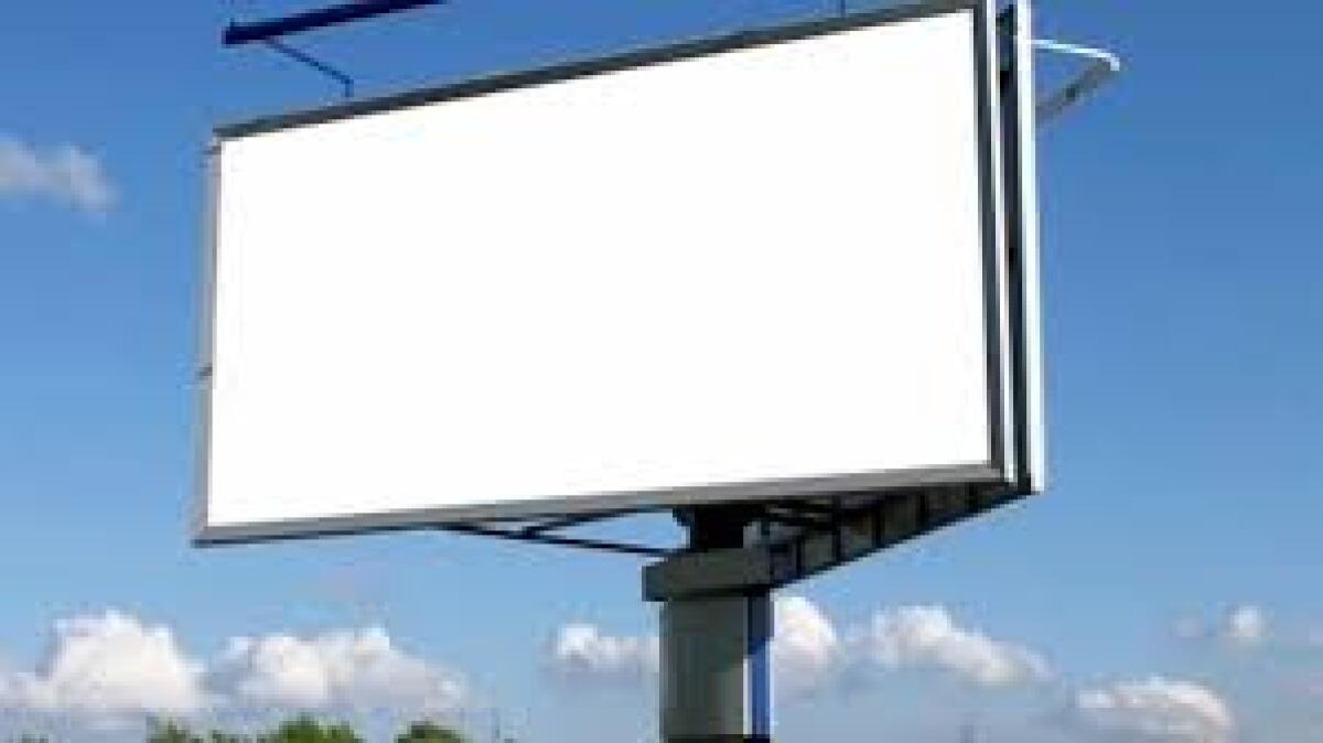 Enna. Strade invase da cartelloni pubblicitari anche nella forma psichedelica - 