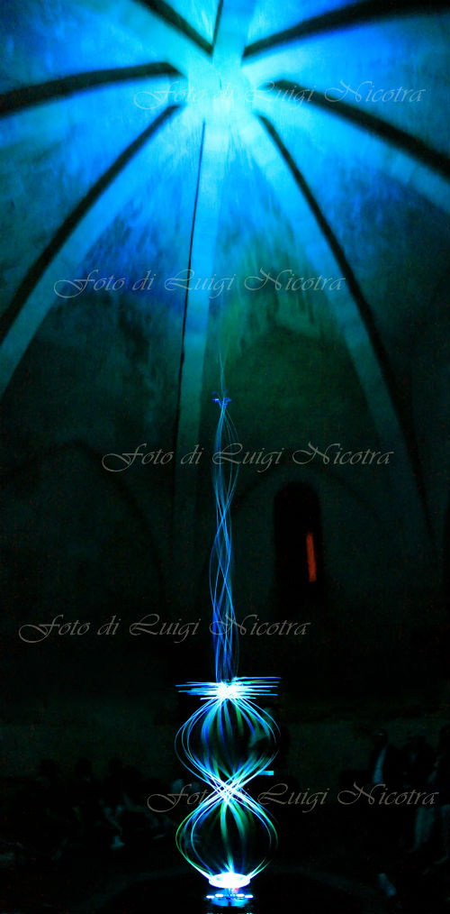 Enna √i√i: SPACETIME HELIX, torre di Federico: uno spettacolo di scultura-luce-suono