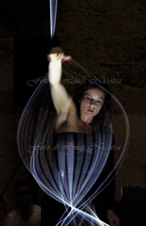 Enna √i√i: SPACETIME HELIX, torre di Federico: uno spettacolo di scultura-luce-suono