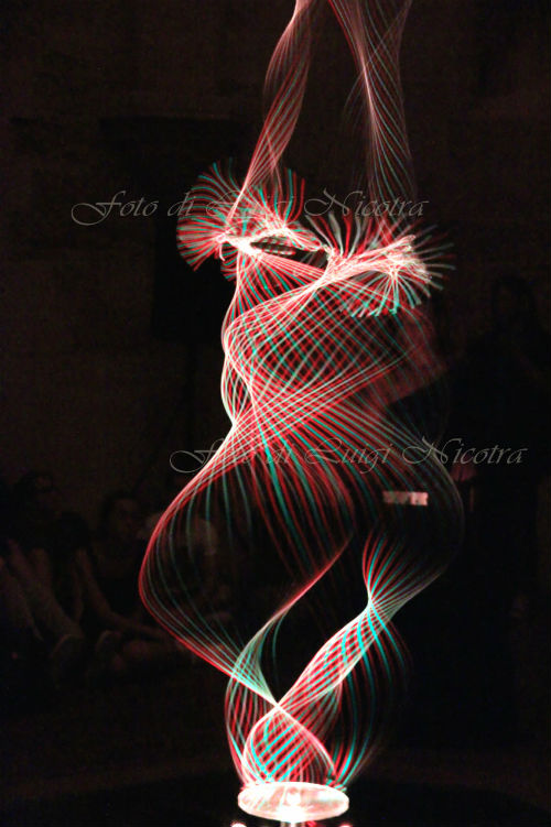 Enna √i√i: SPACETIME HELIX, torre di Federico: uno spettacolo di scultura-luce-suono