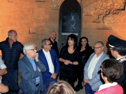 Enna √i√i: SPACETIME HELIX, torre di Federico: uno spettacolo di scultura-luce-suono