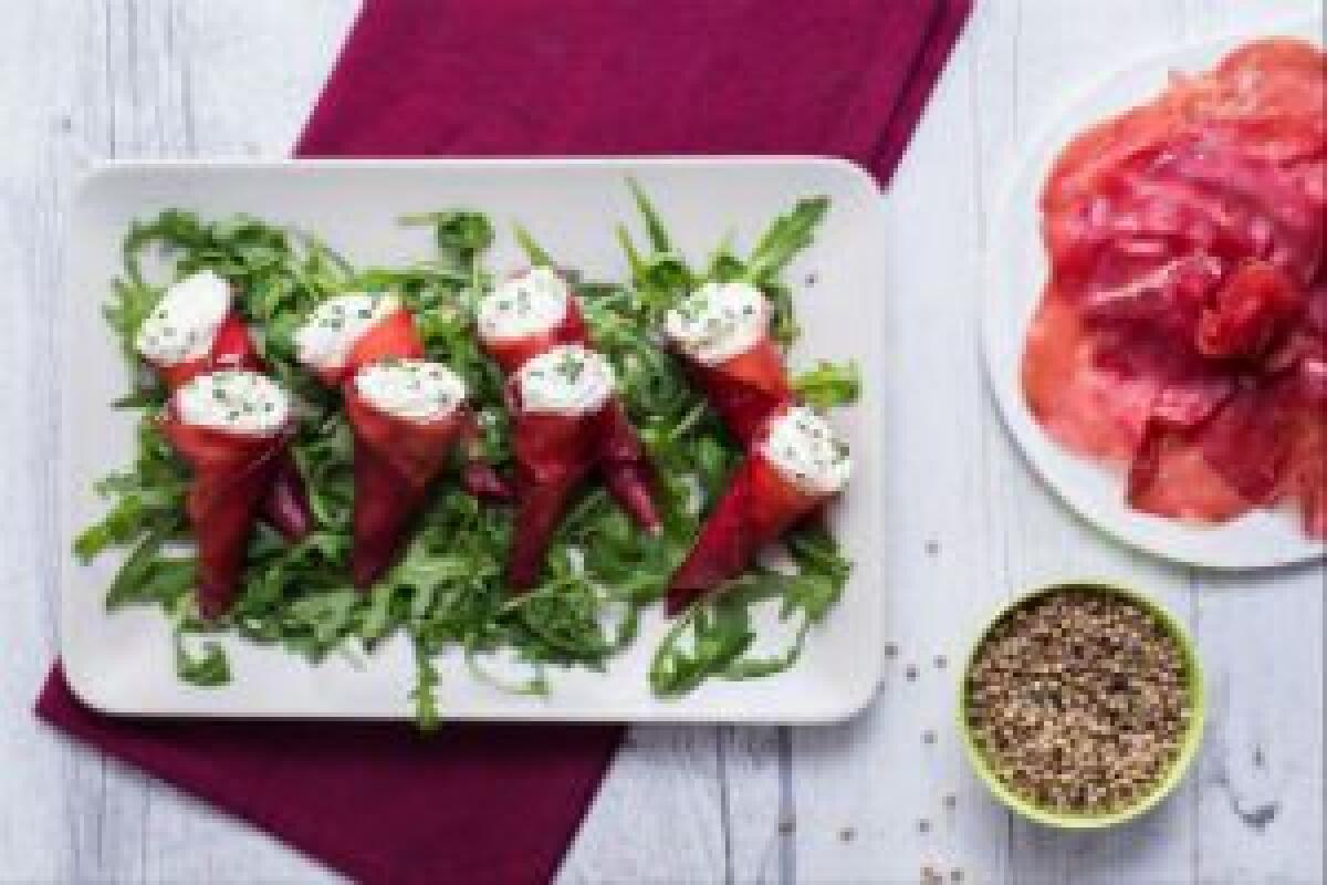 INVOLTINI DI BRESAOLA CON RUCOLA E PHILADELPHIA - 