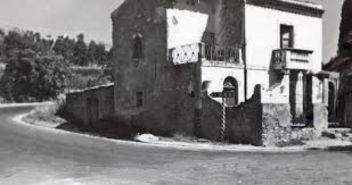 Enna. Discutibili le Ordinanze di demolizione per i commercianti di S. Anna - 