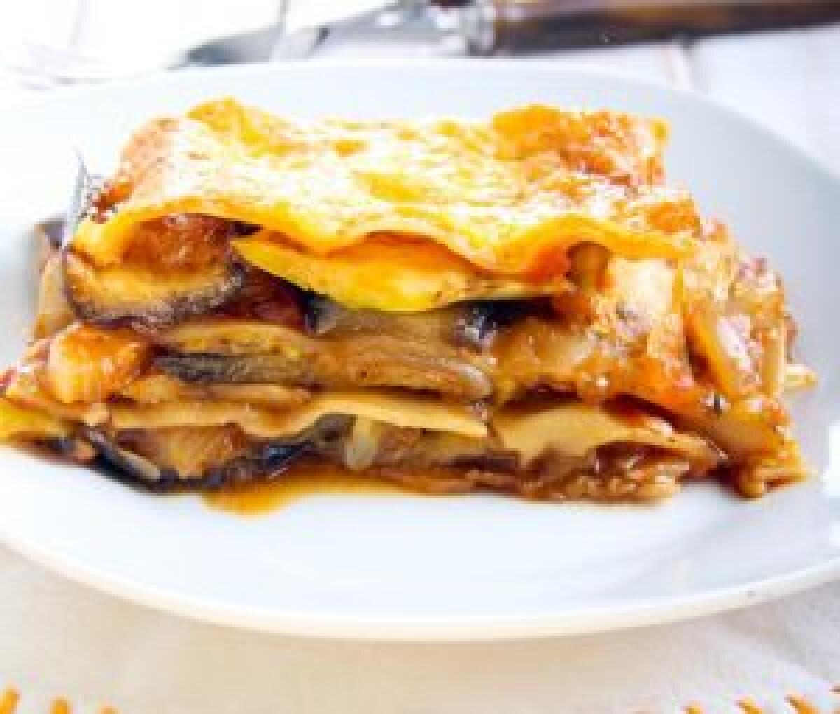 LASAGNE CON RAGU' E FUNGHI - 