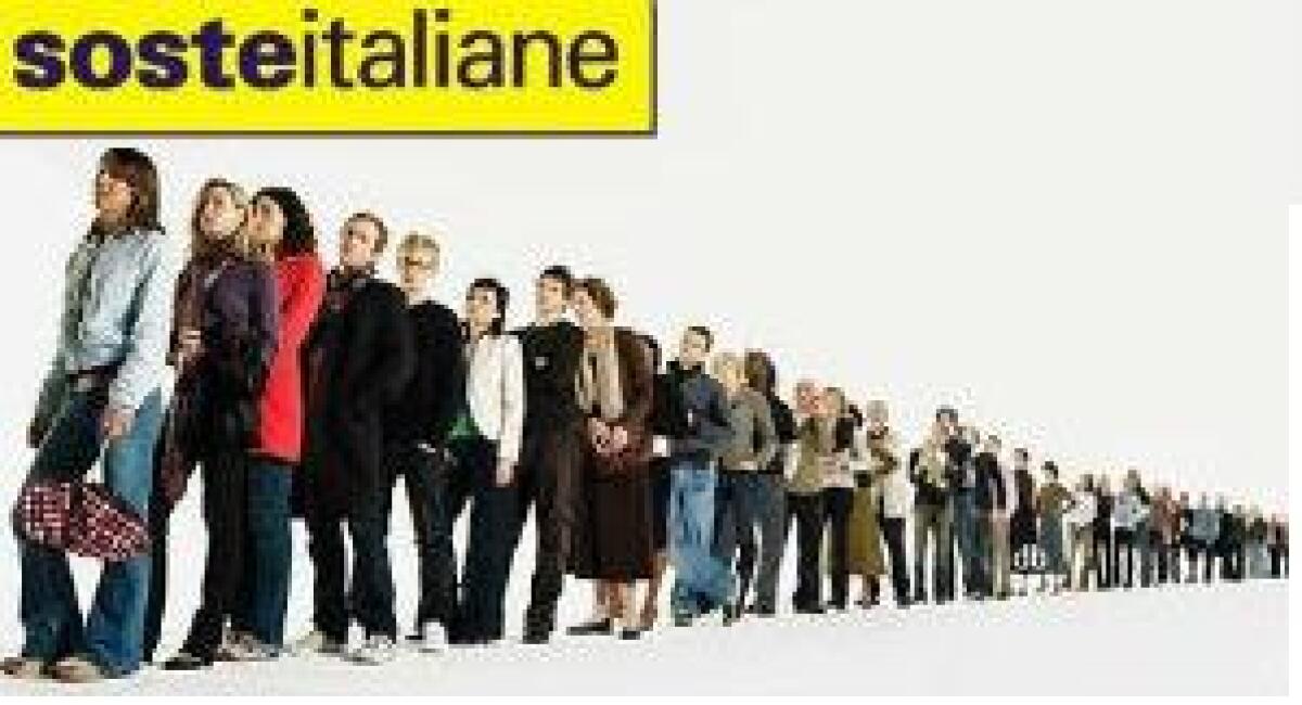 Alla posta: "Signora, perché non fa la coda... - 