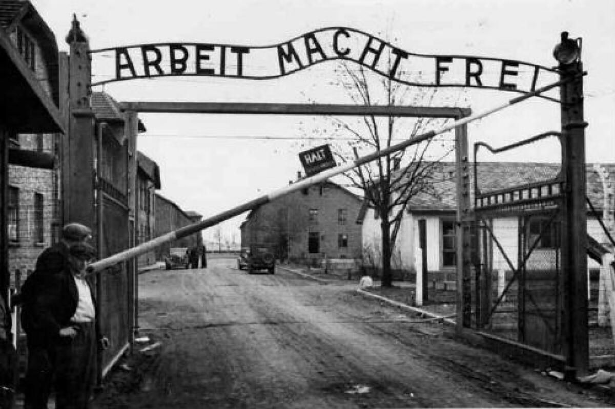 Arbeit macht frei (Il lavoro rende liberi) - 