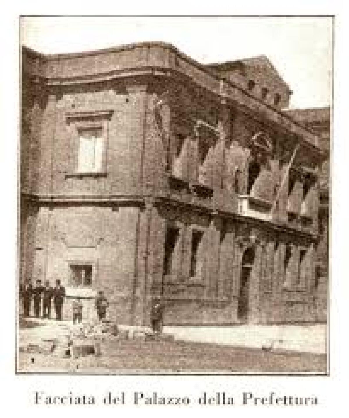 Nel  1927, in pieno regime, venne istituita la Provincia di Enna. Un grosso problema per Nicosia e Piazza Armerina che persero il ruolo di capoluogo di circondario - 