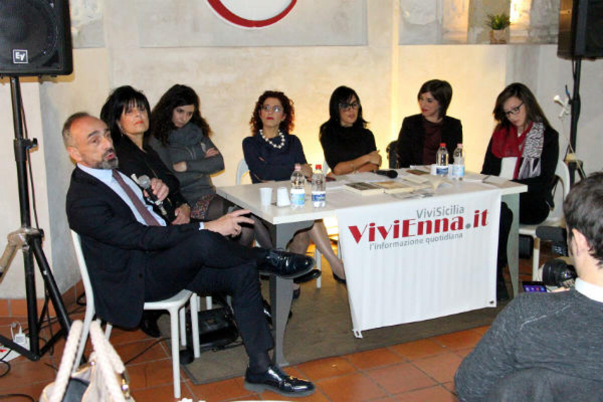 Violenza di genere. √i√i - Caffè letterario Al Kenisa e SiciliaNewsTv, convegno: "Prede da cacciare" - 