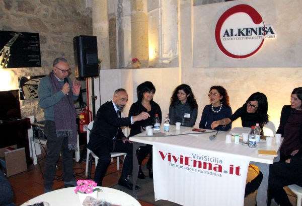 Violenza di genere. √i√i - Caffè letterario Al Kenisa e SiciliaNewsTv, convegno: "Prede da cacciare"