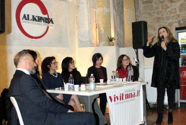 Violenza di genere. √i√i - Caffè letterario Al Kenisa e SiciliaNewsTv, convegno: "Prede da cacciare"