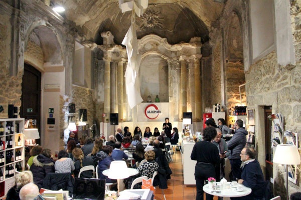 Violenza di genere. √i√i - Caffè letterario Al Kenisa e SiciliaNewsTv, convegno: "Prede da cacciare"