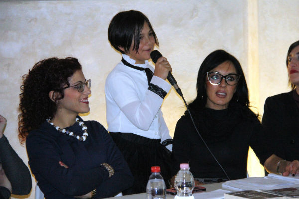 Violenza di genere. √i√i - Caffè letterario Al Kenisa e SiciliaNewsTv, convegno: "Prede da cacciare"