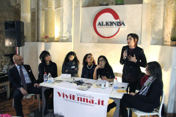 Violenza di genere. √i√i - Caffè letterario Al Kenisa e SiciliaNewsTv, convegno: "Prede da cacciare"