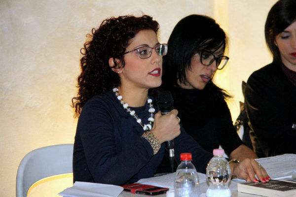 Violenza di genere. √i√i - Caffè letterario Al Kenisa e SiciliaNewsTv, convegno: "Prede da cacciare"