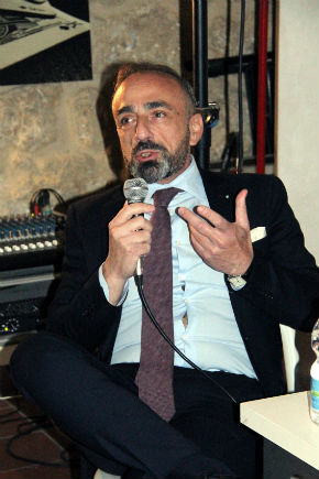 Violenza di genere. √i√i - Caffè letterario Al Kenisa e SiciliaNewsTv, convegno: "Prede da cacciare"