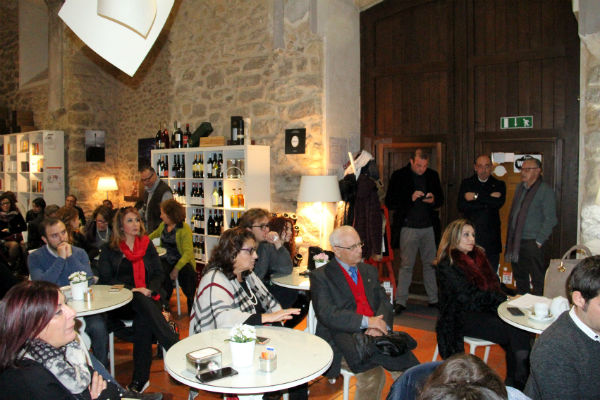 Violenza di genere. √i√i - Caffè letterario Al Kenisa e SiciliaNewsTv, convegno: "Prede da cacciare"