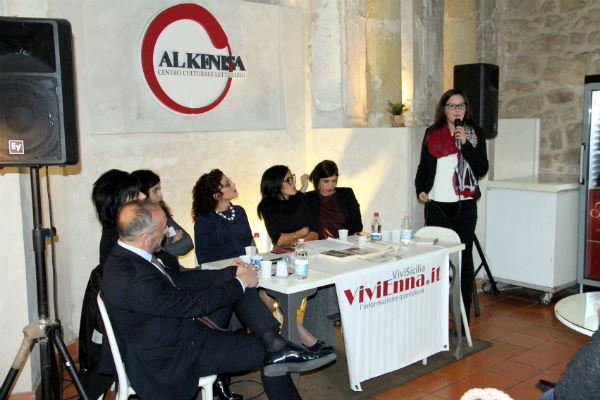 Violenza di genere. √i√i - Caffè letterario Al Kenisa e SiciliaNewsTv, convegno: "Prede da cacciare"