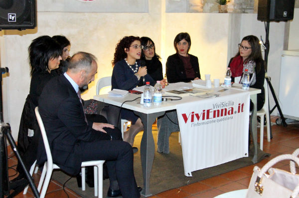 Violenza di genere. √i√i - Caffè letterario Al Kenisa e SiciliaNewsTv, convegno: "Prede da cacciare"