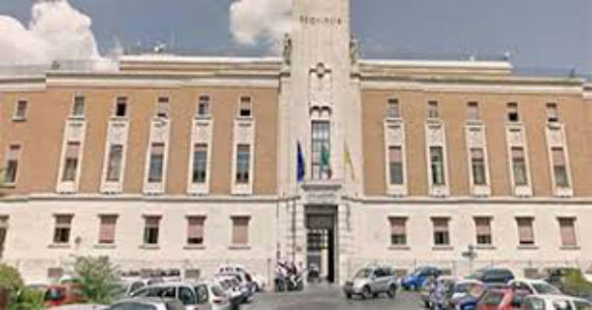 Enna: sui parcheggi riservati alla Prefettura si va allo scontro - 