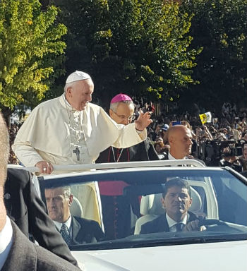 Papa Francesco a Piazza Armerina: “Non sono poche le piaghe che vi affliggono" - foto e video