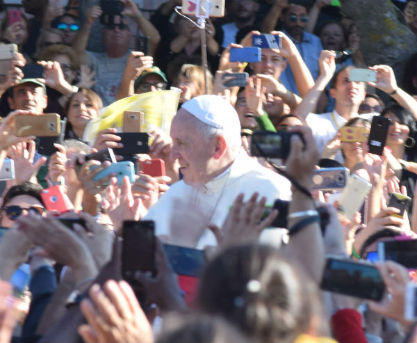 Papa Francesco a Piazza Armerina: “Non sono poche le piaghe che vi affliggono" - foto e video