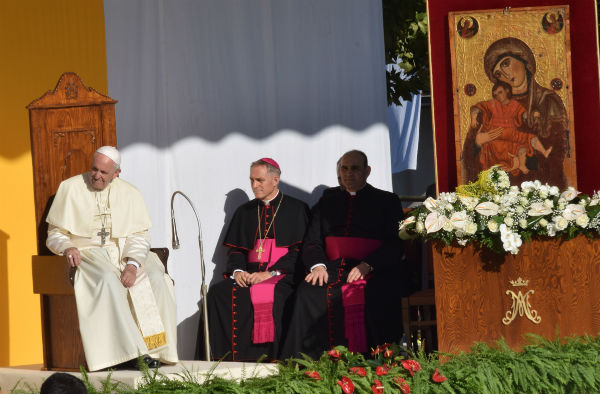 Papa Francesco a Piazza Armerina: “Non sono poche le piaghe che vi affliggono" - foto e video