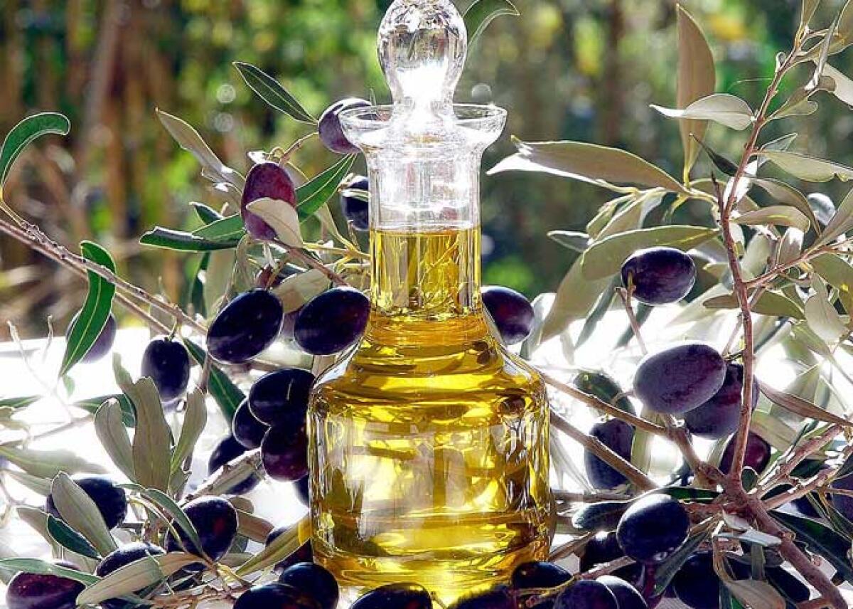 √i√i - Imbottigliato il primo olio del Duce in contrada Pirito di Nissoria - 