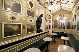 Roma. Lo sfratto del Caffè Greco: “L’egoismo è la causa di tutte le sofferenze dell’uomo”