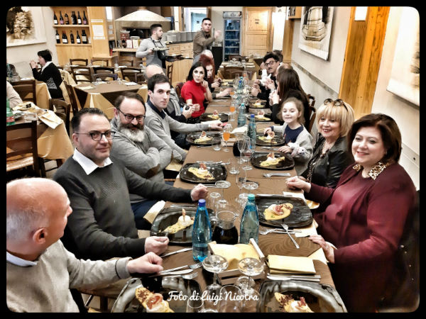 Buon compleanno: √i√i festeggia il 18° anno