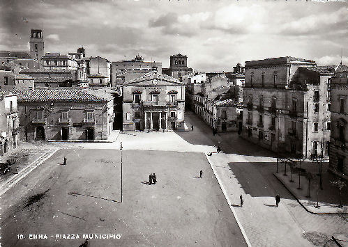 I profondi cambiamenti urbanistici di Enna (foto antiche)