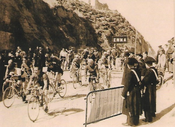 I profondi cambiamenti urbanistici di Enna (foto antiche)