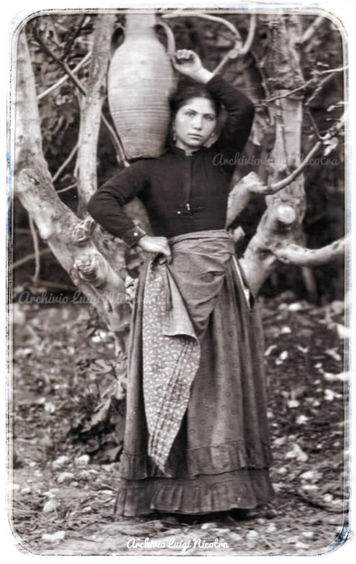 Enna. Quelle donne con le quartare - 