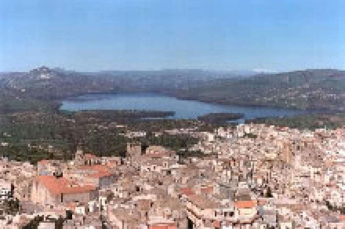 Regalbuto ieri, oggi, le piazze e i quartieri particolari - 