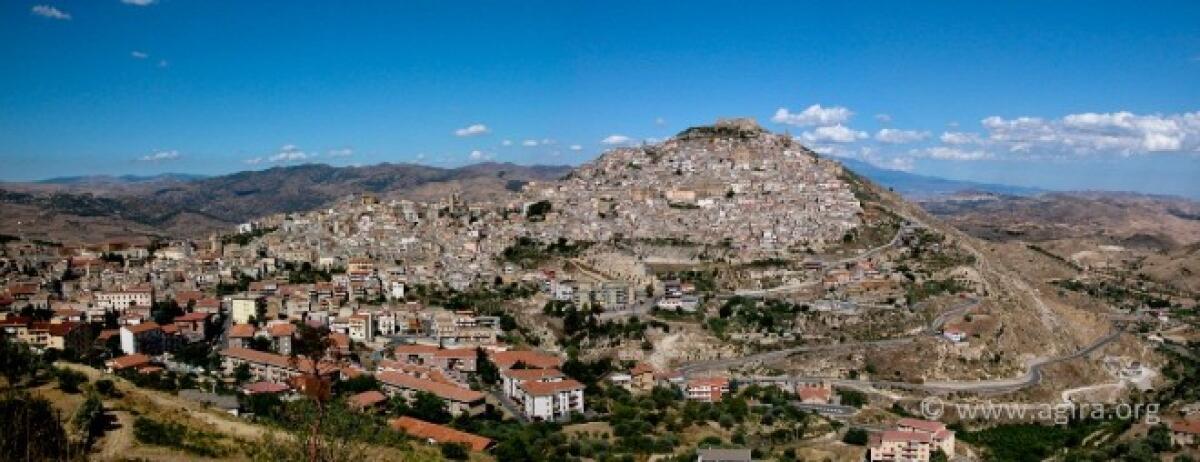 L’insediamento di Agira in età medievale dai dati storici e archeologici - Tesi Laurea by Ausilia Cardaci - 