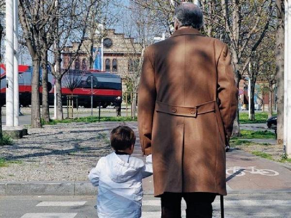 “L’organizzazione sociale dello spazio: due casi a confronto” Enna e Caltanissetta. Tesi Laurea by Antonino Restuccia