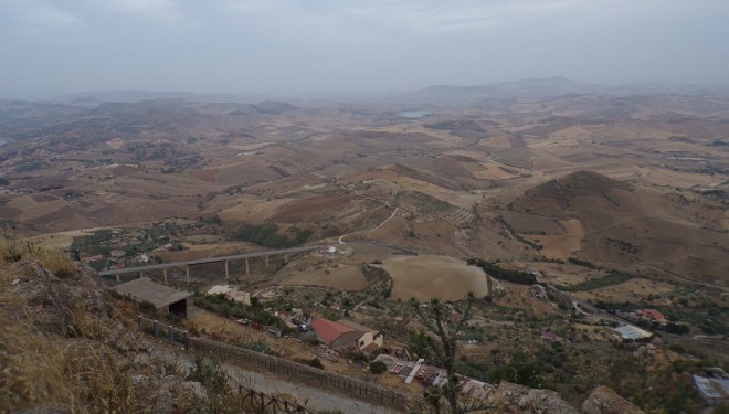 L’insediamento di Agira in età medievale dai dati storici e archeologici - Tesi Laurea by Ausilia Cardaci