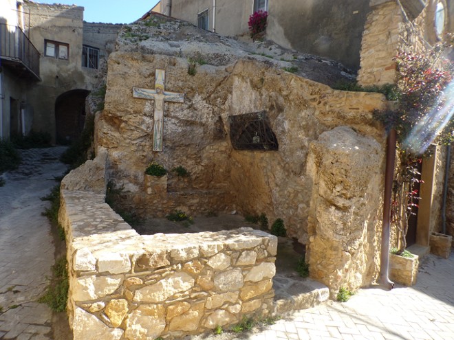 L’insediamento di Agira in età medievale dai dati storici e archeologici - Tesi Laurea by Ausilia Cardaci