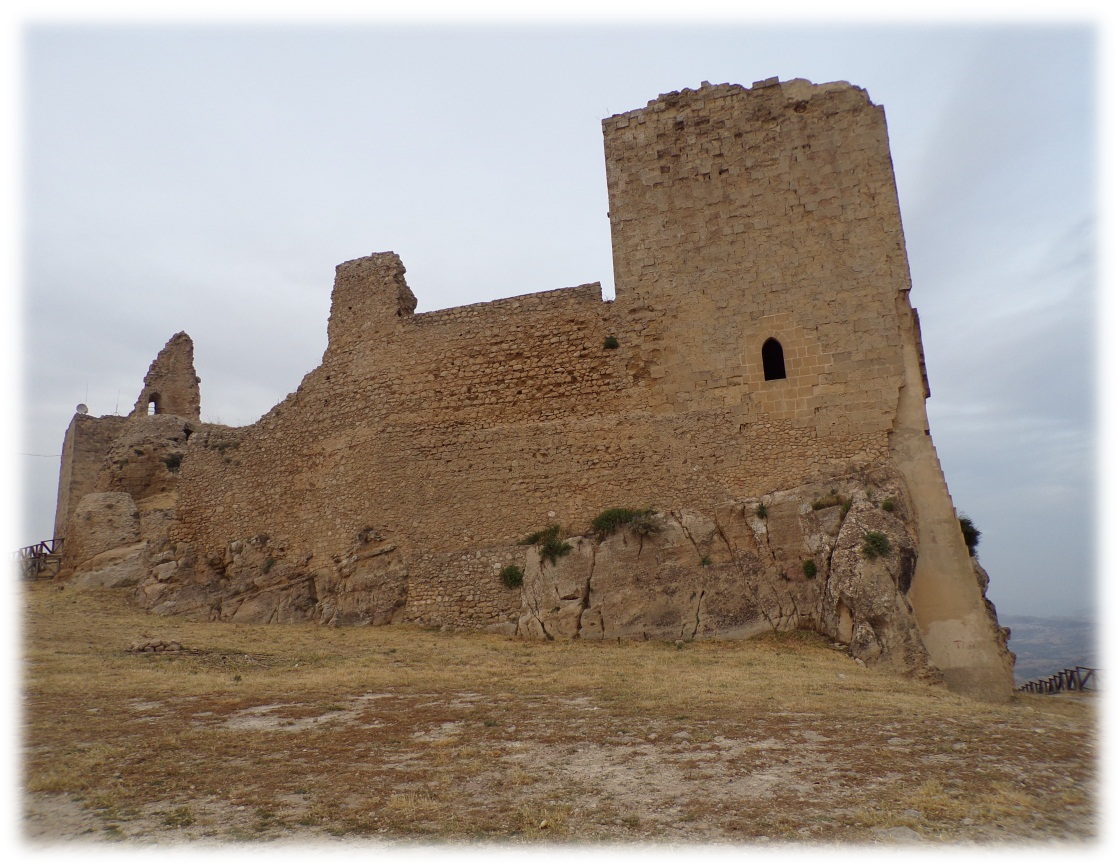 L’insediamento di Agira in età medievale dai dati storici e archeologici - Tesi Laurea by Ausilia Cardaci