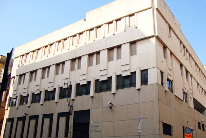 “L’organizzazione sociale dello spazio: due casi a confronto” Enna e Caltanissetta. Tesi Laurea by Antonino Restuccia