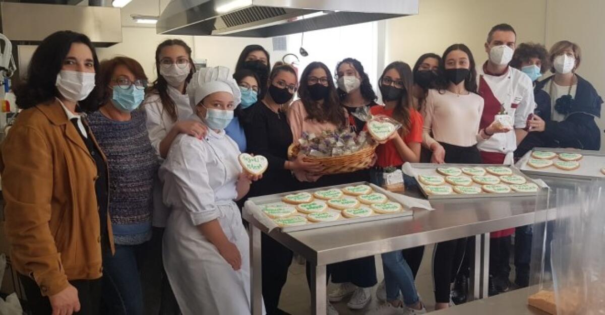 Istituto Majorana Troina: un piccolo omaggio per tutte le mamme della scuola - 