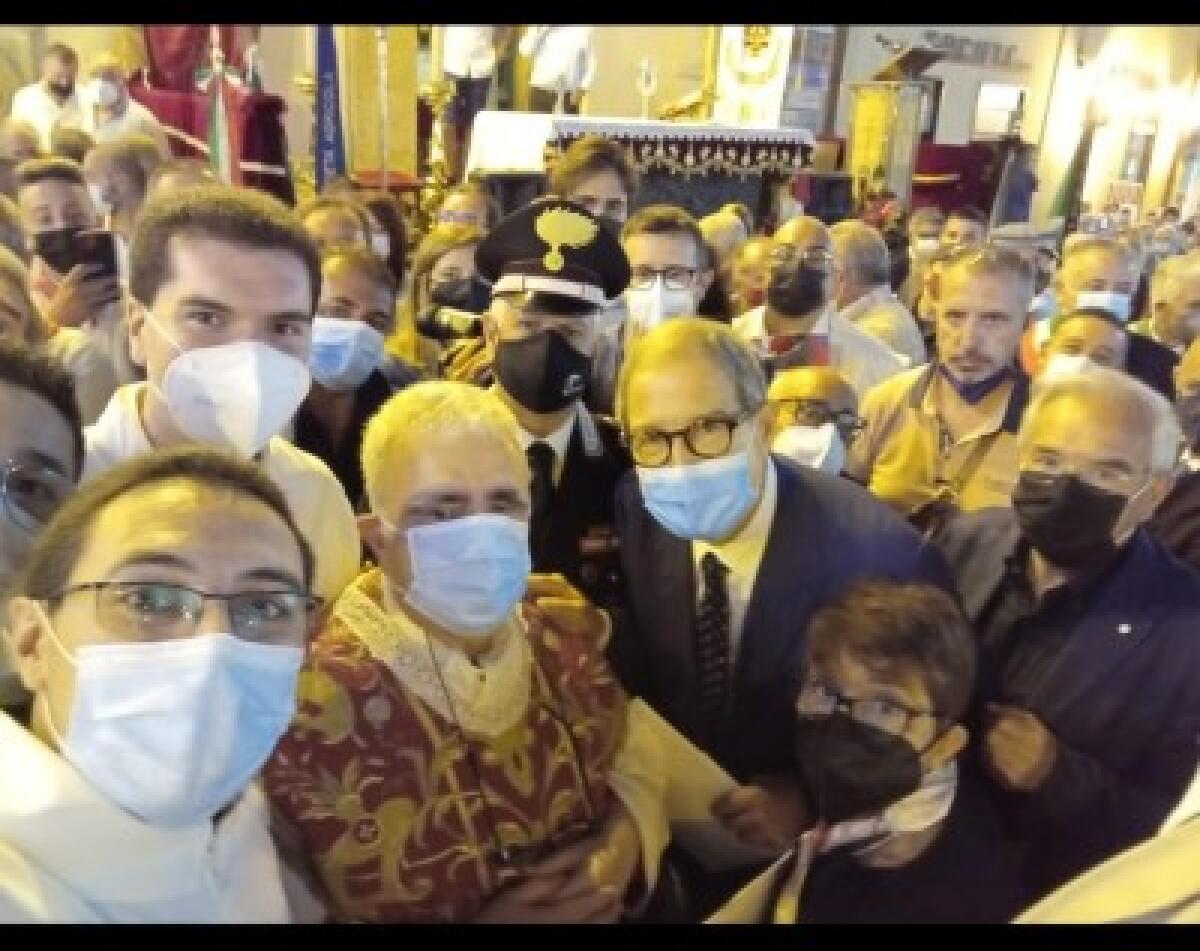 In Sicilia ci sono Santi e Santini - 